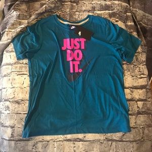 NWTs Nike Top Medium